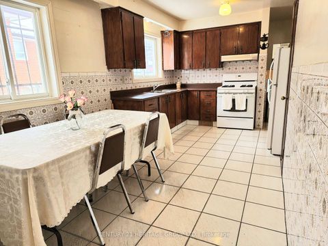 Photo 5 at 135 Derrydown Road, York University Heights, Toronto