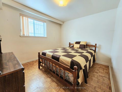 Photo 11 at 135 Derrydown Road, York University Heights, Toronto