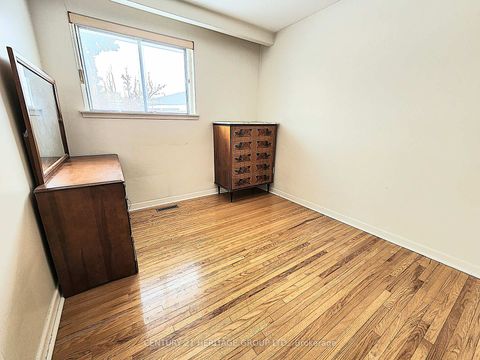 Photo 14 at 135 Derrydown Road, York University Heights, Toronto