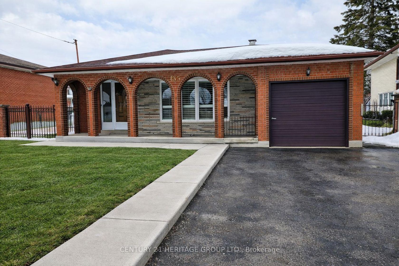 135 Derrydown Road, York University Heights, Toronto by Loree Meneguzzi Real Estate 135 Derrydown Road, York University Heights, Toronto