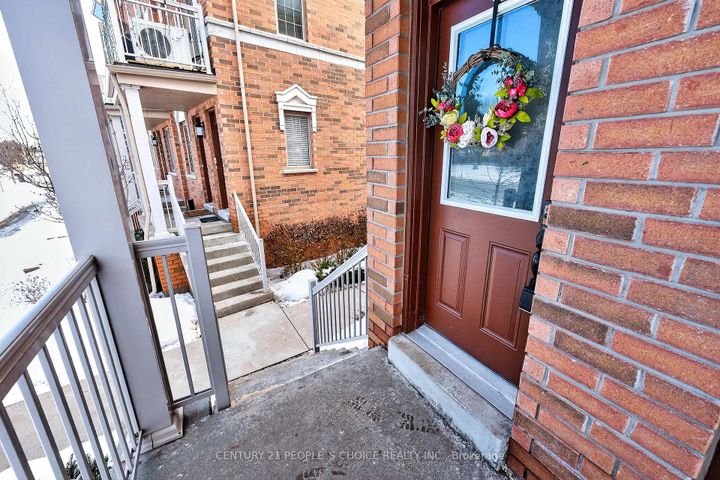 Photo 3 at 18 - 180 Howden Boulevard, Westgate, Brampton