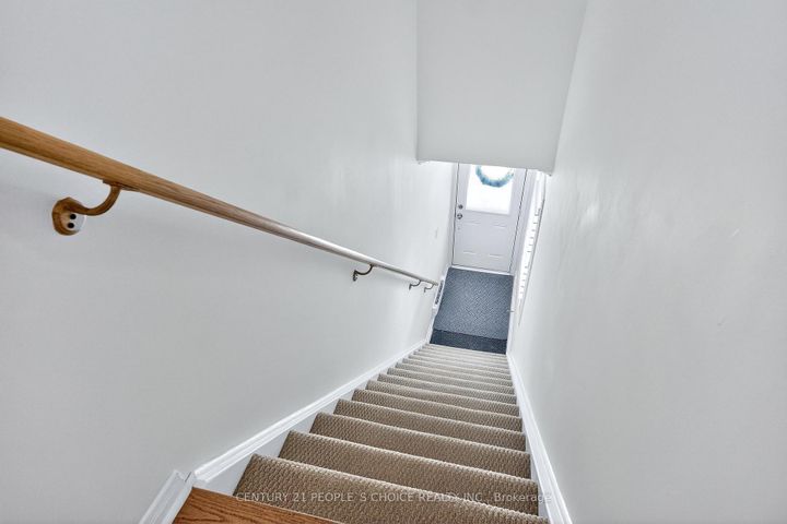 Photo 5 at 18 - 180 Howden Boulevard, Westgate, Brampton