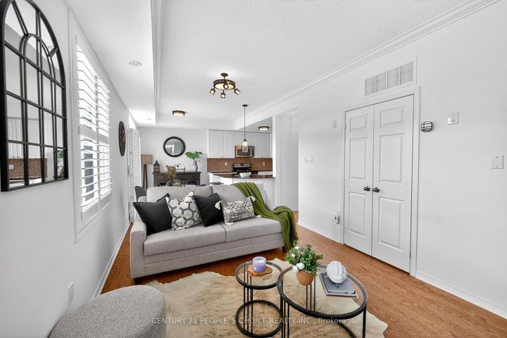 Photo 8 at 18 - 180 Howden Boulevard, Westgate, Brampton