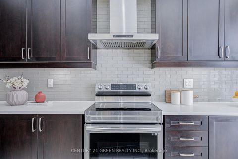 Photo 25 at 17 Windflower Way, Rural Whitby, Whitby