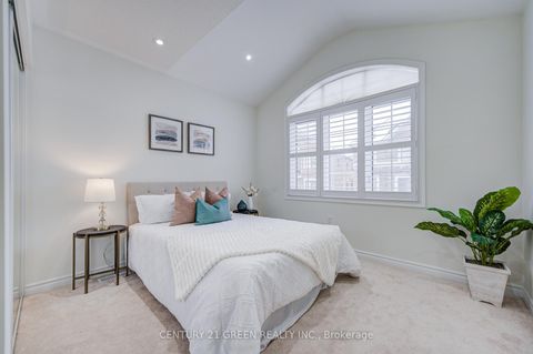 Photo 37 at 17 Windflower Way, Rural Whitby, Whitby