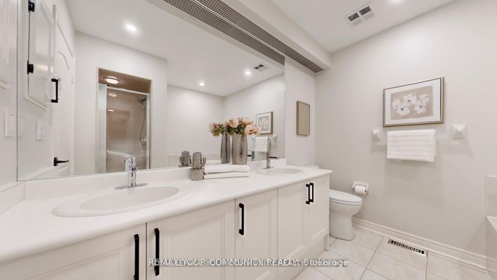 Photo 26 at 164 - 190 Harding Boulevard W, North Richvale, Richmond Hill