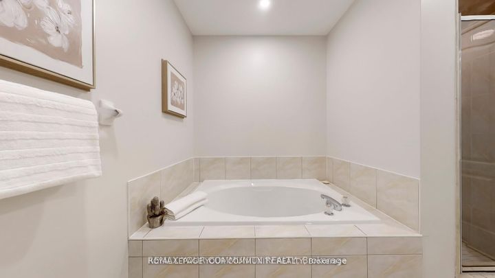 Photo 27 at 164 - 190 Harding Boulevard W, North Richvale, Richmond Hill