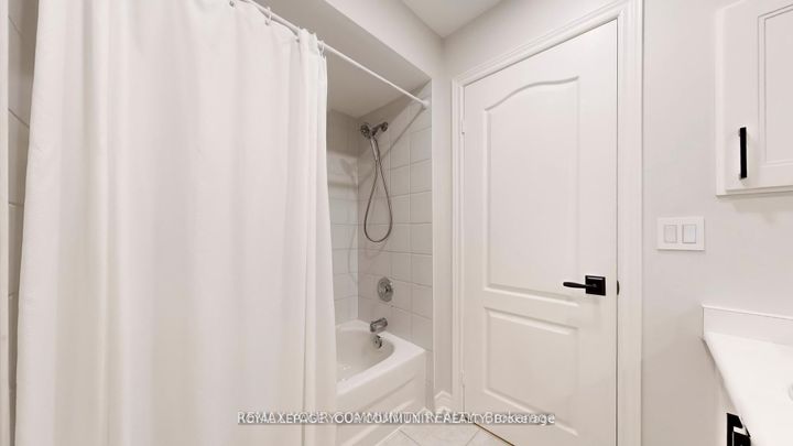 Photo 32 at 164 - 190 Harding Boulevard W, North Richvale, Richmond Hill