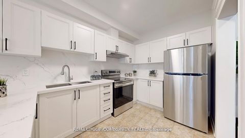 Photo 3 at 164 - 190 Harding Boulevard W, North Richvale, Richmond Hill