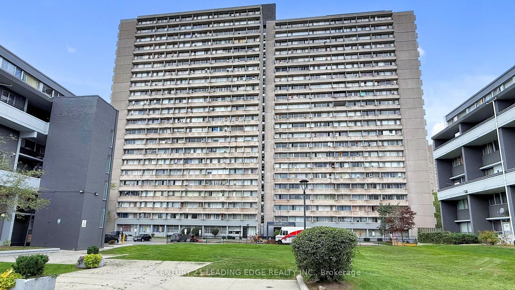 1202 - 10 Sunny Glenway, Flemingdon Park, Toronto 