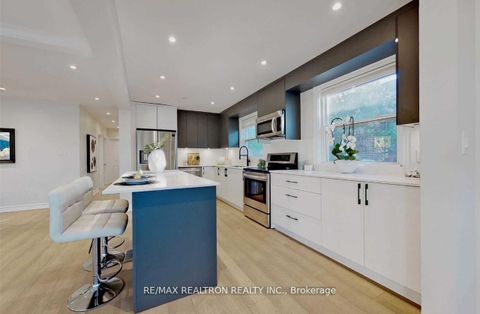 Photo 1 at 39 Bowerbank Drive, Newtonbrook East, Toronto