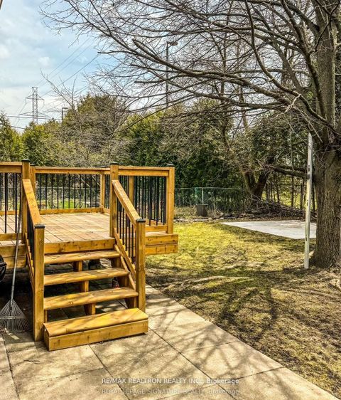 Photo 6 at 39 Bowerbank Drive, Newtonbrook East, Toronto