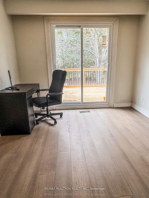 Photo 9 at 39 Bowerbank Drive, Newtonbrook East, Toronto