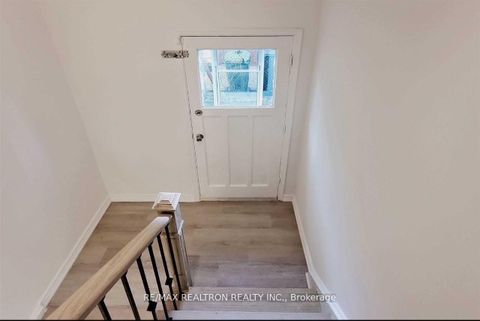 Photo 10 at 39 Bowerbank Drive, Newtonbrook East, Toronto