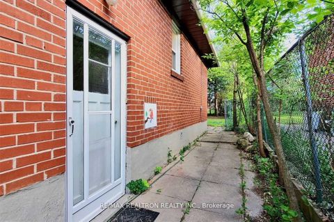 Photo 16 at 39 Bowerbank Drive, Newtonbrook East, Toronto