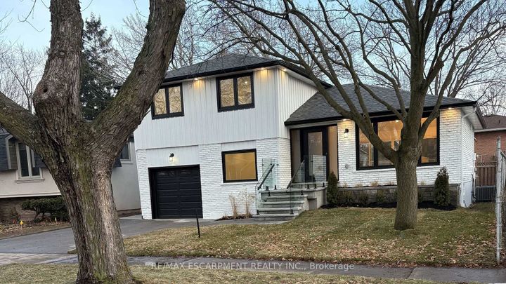 Photo 1 at 2276 Wyandotte Drive, WO West, Oakville