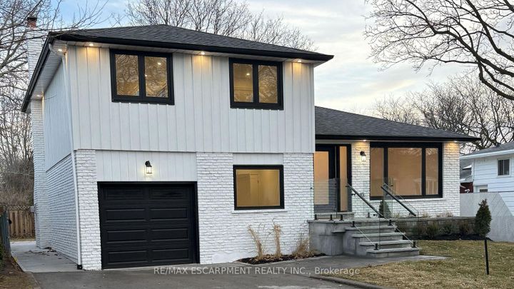 Photo 2 at 2276 Wyandotte Drive, WO West, Oakville