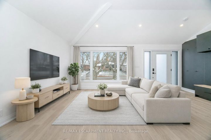 Photo 5 at 2276 Wyandotte Drive, WO West, Oakville