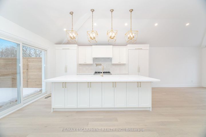 Photo 6 at 2276 Wyandotte Drive, WO West, Oakville