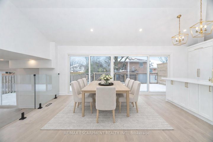 Photo 7 at 2276 Wyandotte Drive, WO West, Oakville