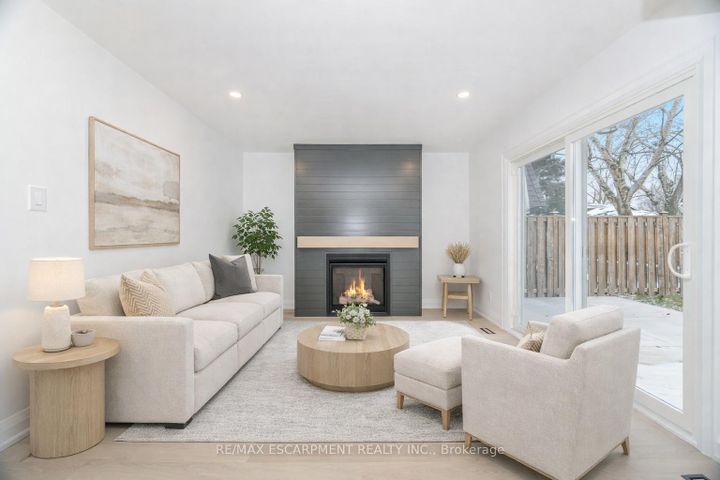 Photo 8 at 2276 Wyandotte Drive, WO West, Oakville