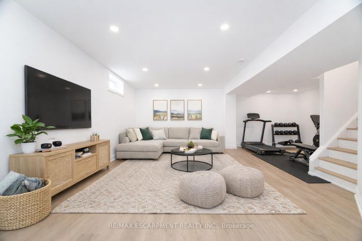 Photo 13 at 2276 Wyandotte Drive, WO West, Oakville