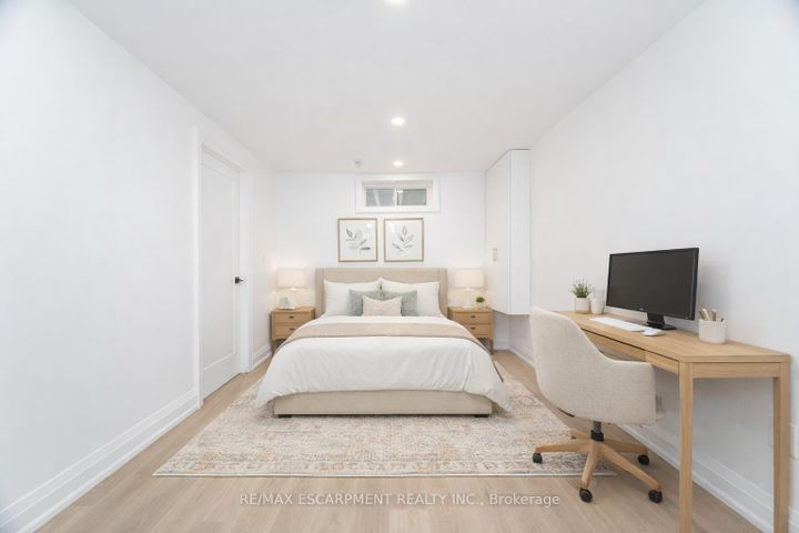 Photo 14 at 2276 Wyandotte Drive, WO West, Oakville