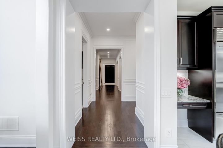 Photo 9 at 43 Chesney Crescent, Kleinburg, Vaughan