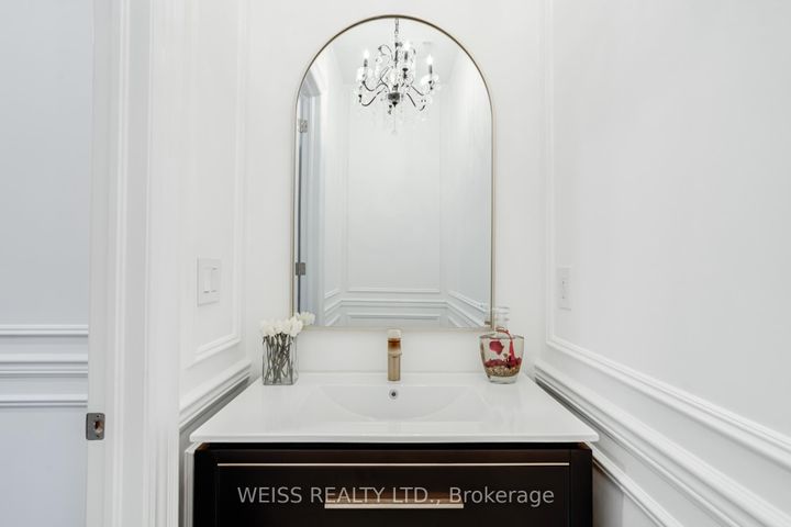 Photo 22 at 43 Chesney Crescent, Kleinburg, Vaughan