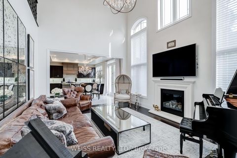 Photo 11 at 43 Chesney Crescent, Kleinburg, Vaughan