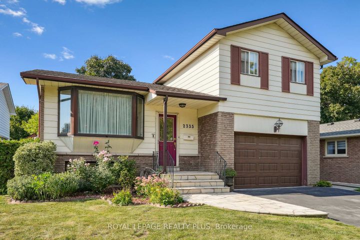 Photo 2 at 2335 Wyandotte Drive, WO West, Oakville