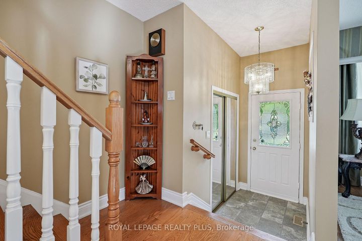 Photo 5 at 2335 Wyandotte Drive, WO West, Oakville