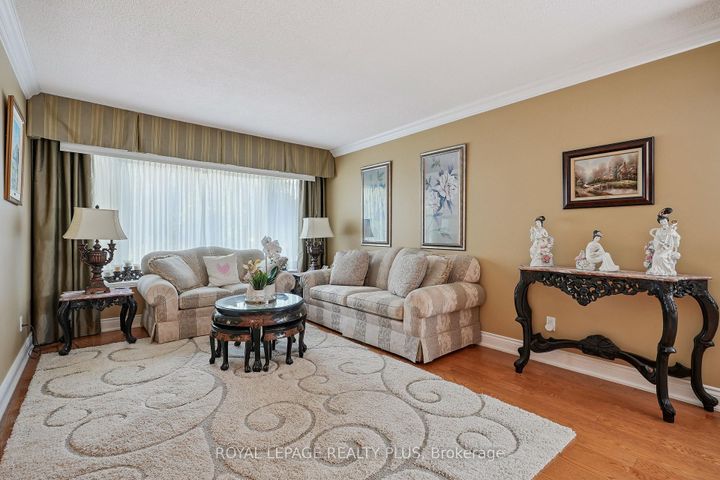 Photo 6 at 2335 Wyandotte Drive, WO West, Oakville