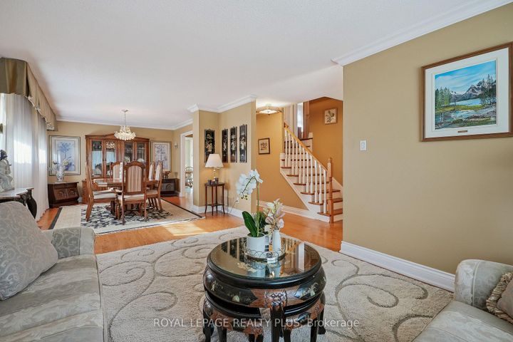 Photo 7 at 2335 Wyandotte Drive, WO West, Oakville