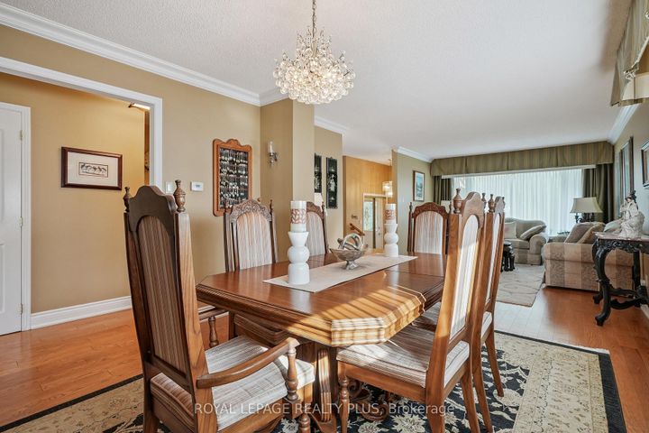 Photo 9 at 2335 Wyandotte Drive, WO West, Oakville