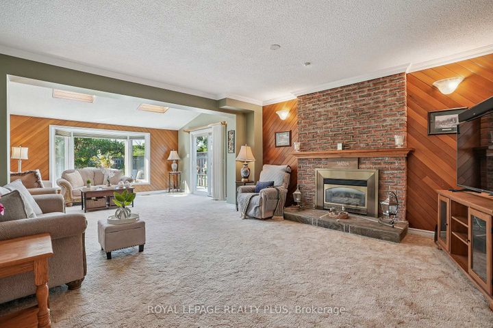 Photo 16 at 2335 Wyandotte Drive, WO West, Oakville