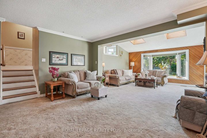 Photo 17 at 2335 Wyandotte Drive, WO West, Oakville