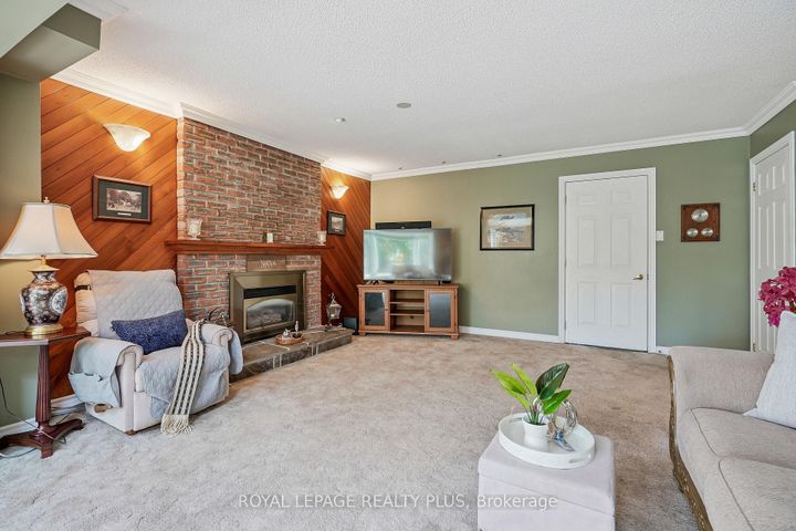 Photo 18 at 2335 Wyandotte Drive, WO West, Oakville