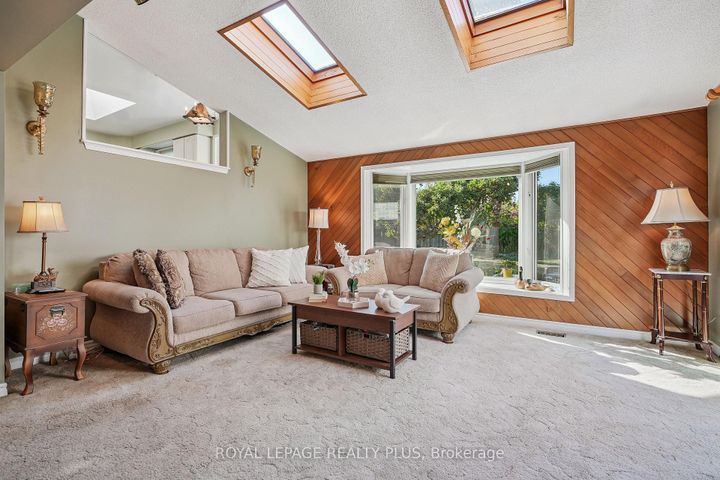 Photo 19 at 2335 Wyandotte Drive, WO West, Oakville