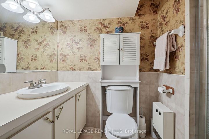 Photo 33 at 2335 Wyandotte Drive, WO West, Oakville