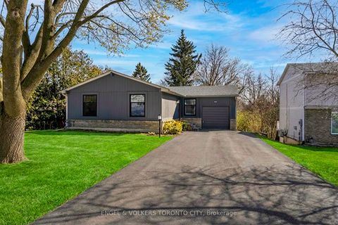 Photo 0 at 870 Boronia Crescent, Leslie Valley, Newmarket