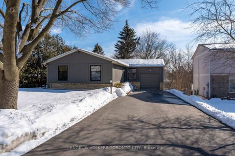 Photo 1 at 870 Boronia Crescent, Leslie Valley, Newmarket