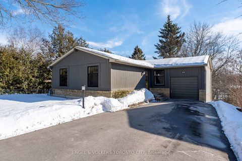 Photo 2 at 870 Boronia Crescent, Leslie Valley, Newmarket