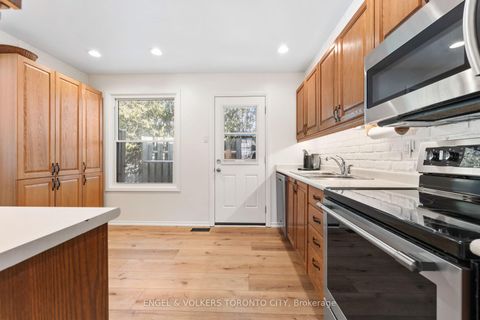 Photo 11 at 870 Boronia Crescent, Leslie Valley, Newmarket