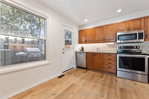 Photo 12 at 870 Boronia Crescent, Leslie Valley, Newmarket