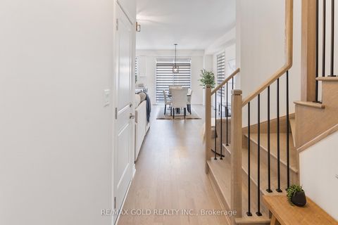 Photo 4 at 91 Phoenix Boulevard, Painswick South, Barrie