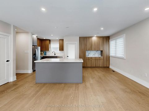 Photo 4 at 270 Brighton Avenue, Bathurst Manor, Toronto