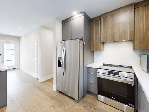 Photo 8 at 270 Brighton Avenue, Bathurst Manor, Toronto