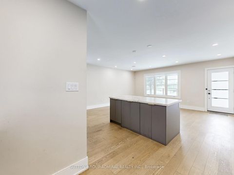 Photo 9 at 270 Brighton Avenue, Bathurst Manor, Toronto