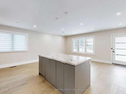 Photo 10 at 270 Brighton Avenue, Bathurst Manor, Toronto